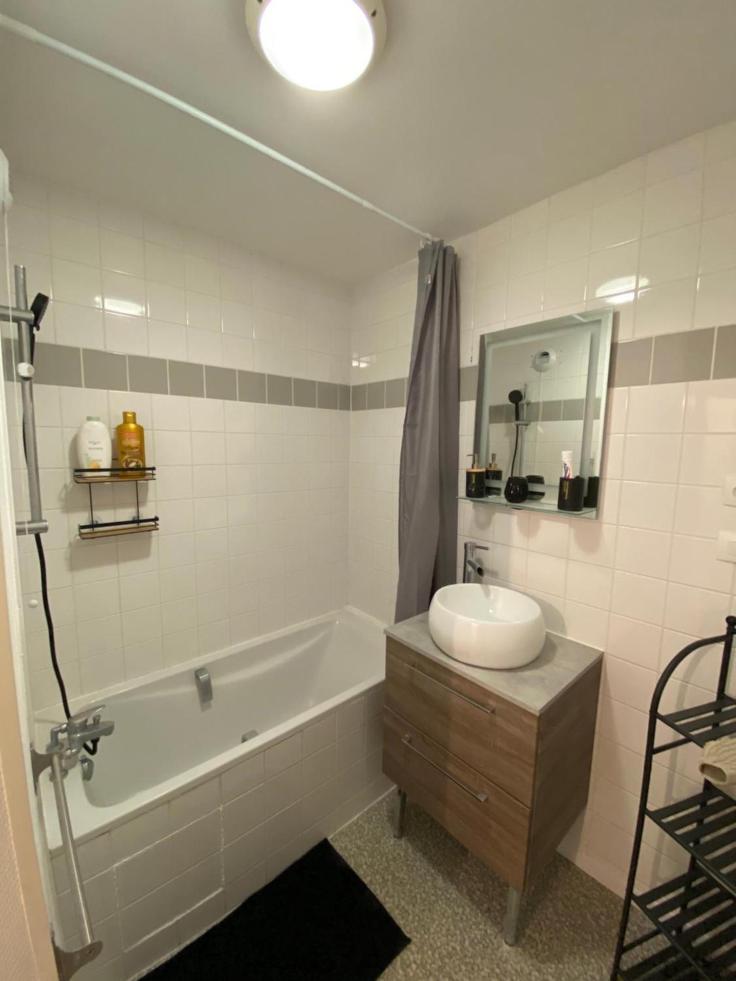 Appartement Spacieux - 10' Gare Angers Exterior photo